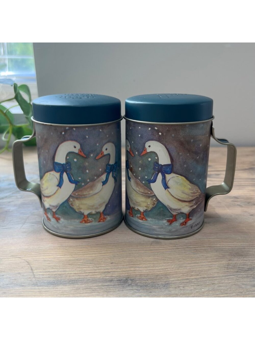 VTG 80s Winter Geese Tin Salt and Pepper Shakers New in Box